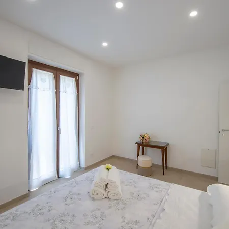 Rosa Maison أَجيرولا